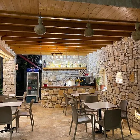 Arial Trinity 招待所 3*