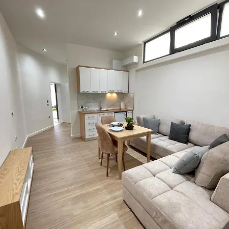 招待所 Arial Trinity