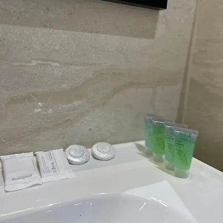 Arial Trinity 招待所 3*