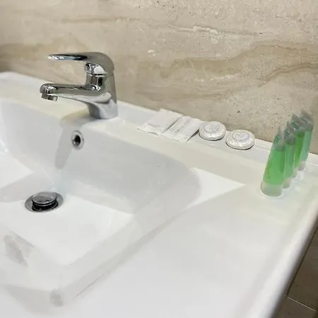 招待所 Arial Trinity