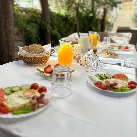 Arial Trinity 3* Vlorë