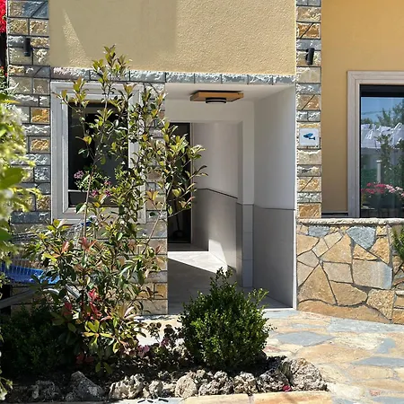 Arial Trinity Vlorë